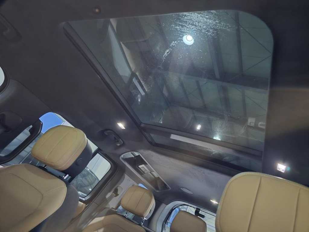 Land Rover Defender - Vista 12