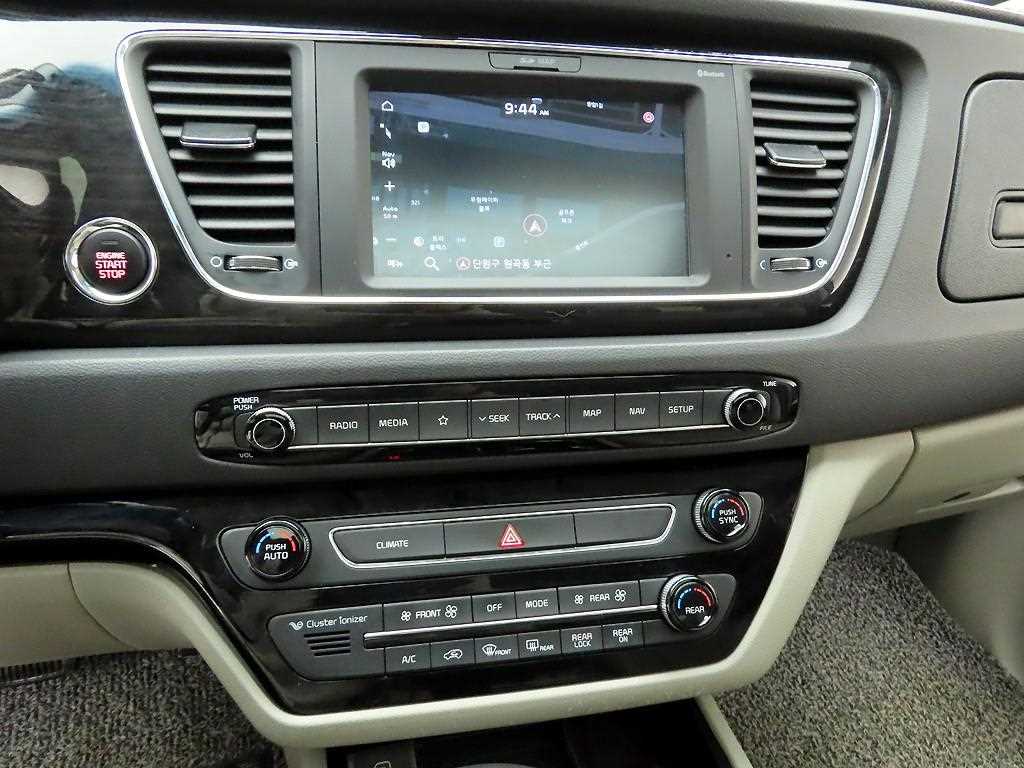 KIA Carnival - Vista 9