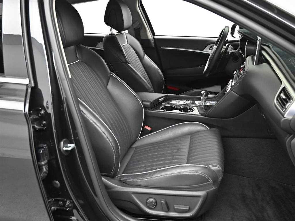 Genesis G70 - Vista 10