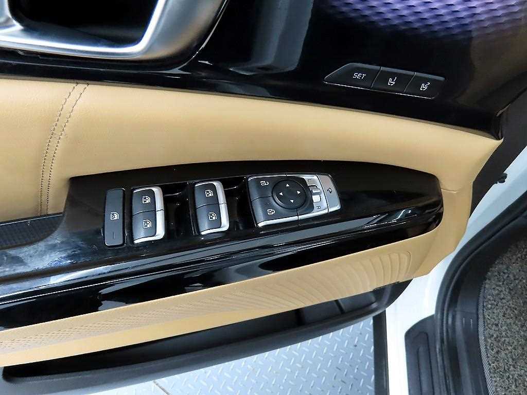 KIA Carnival - Vista 11