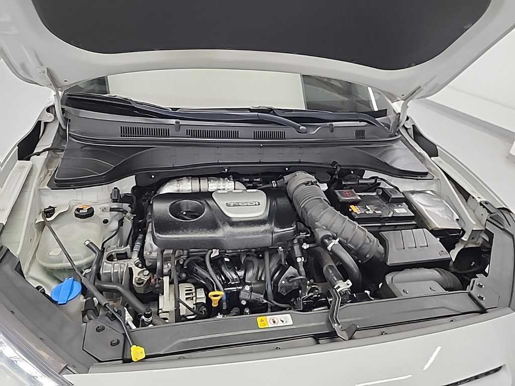 HYUNDAI Kona - Vista 5