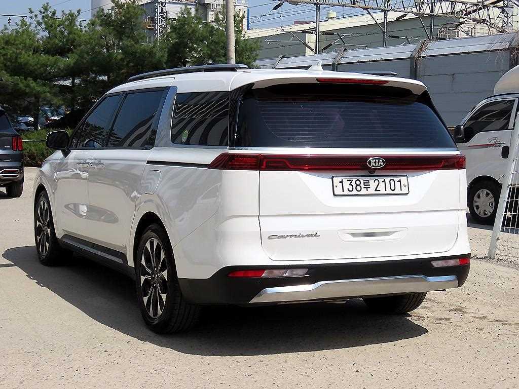 KIA Carnival - Vista 3