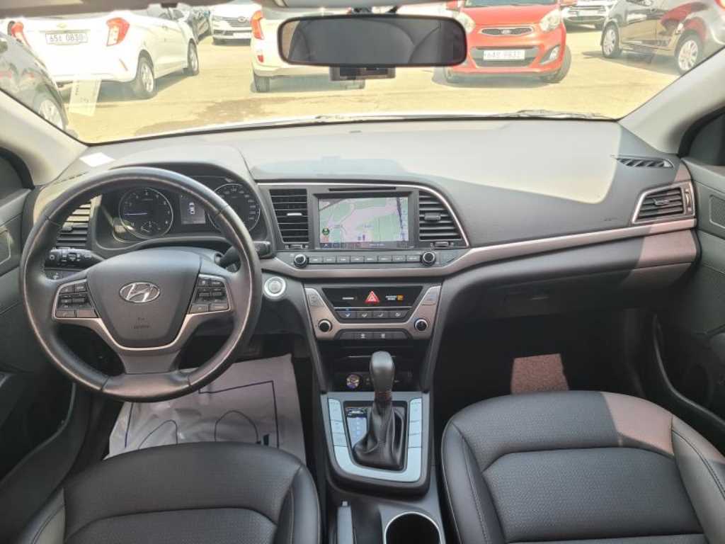 HYUNDAI Avante - Vista 8