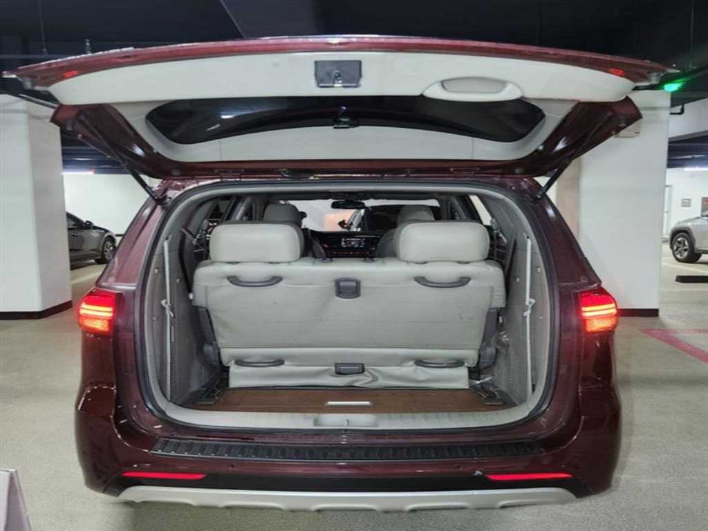 KIA Carnival - Vista 5