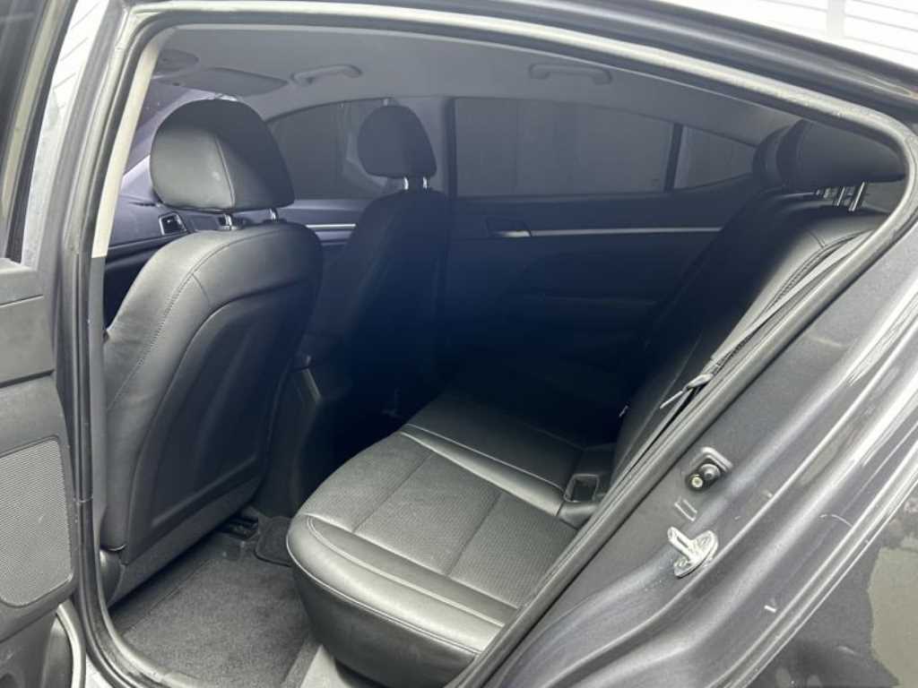 HYUNDAI Avante - Vista 8