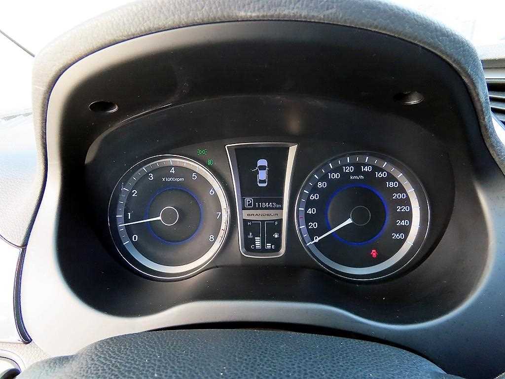 HYUNDAI Grandeur - Vista 10