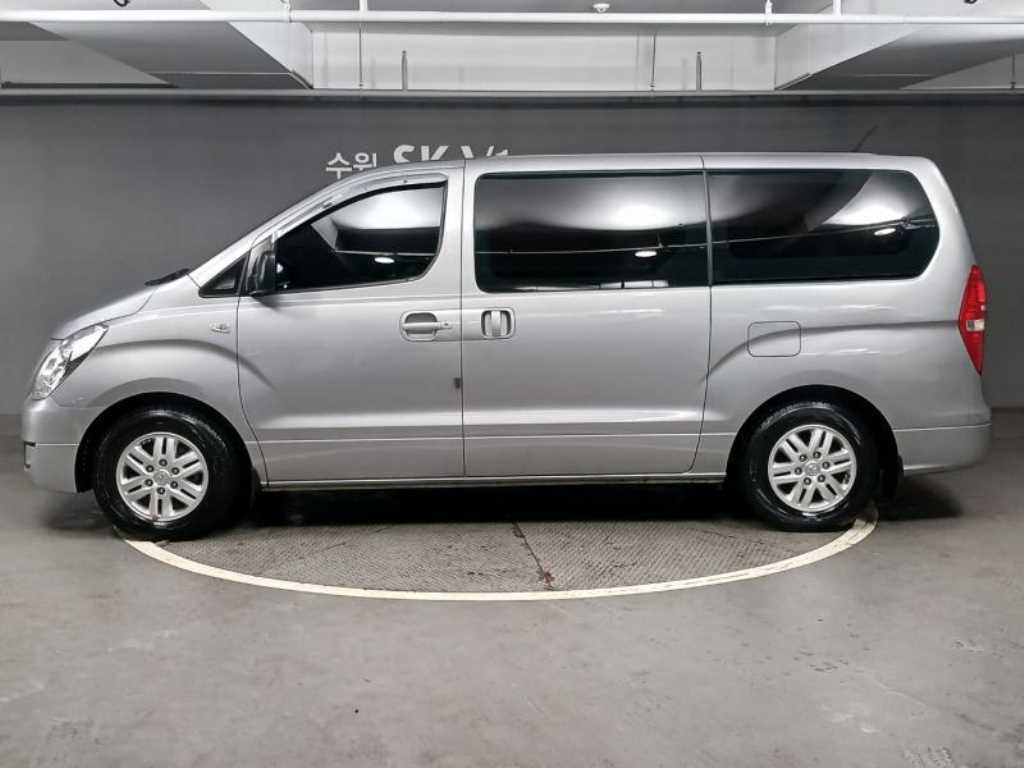 HYUNDAI Starex - Vista 3