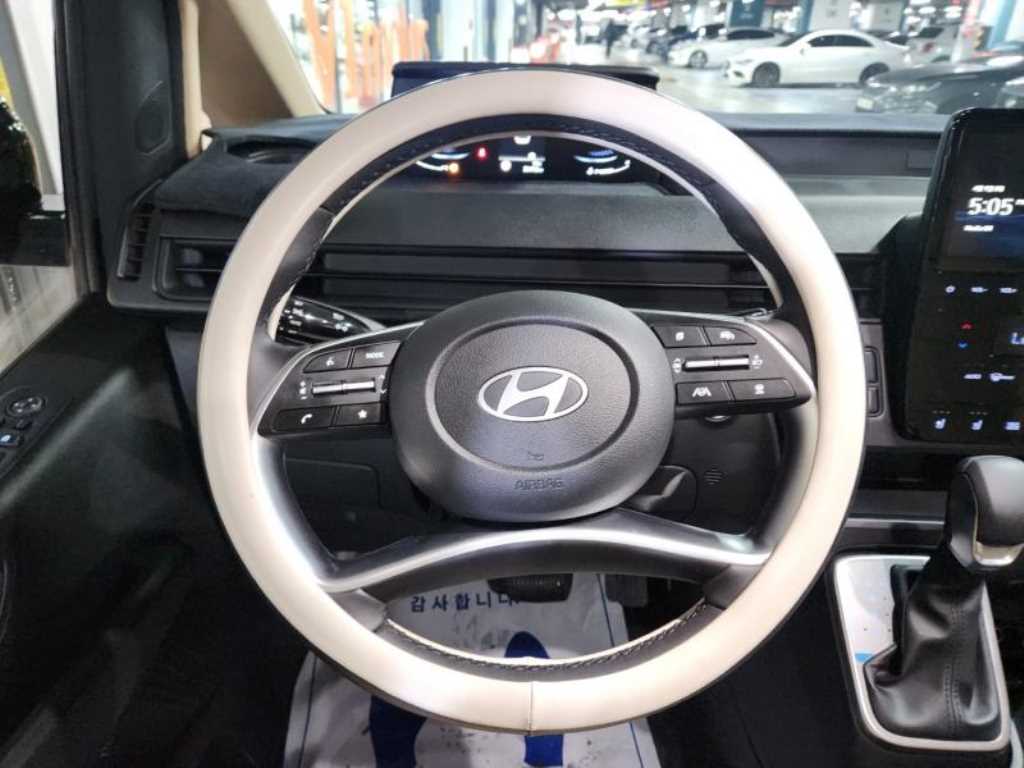 HYUNDAI Staria - Vista 8