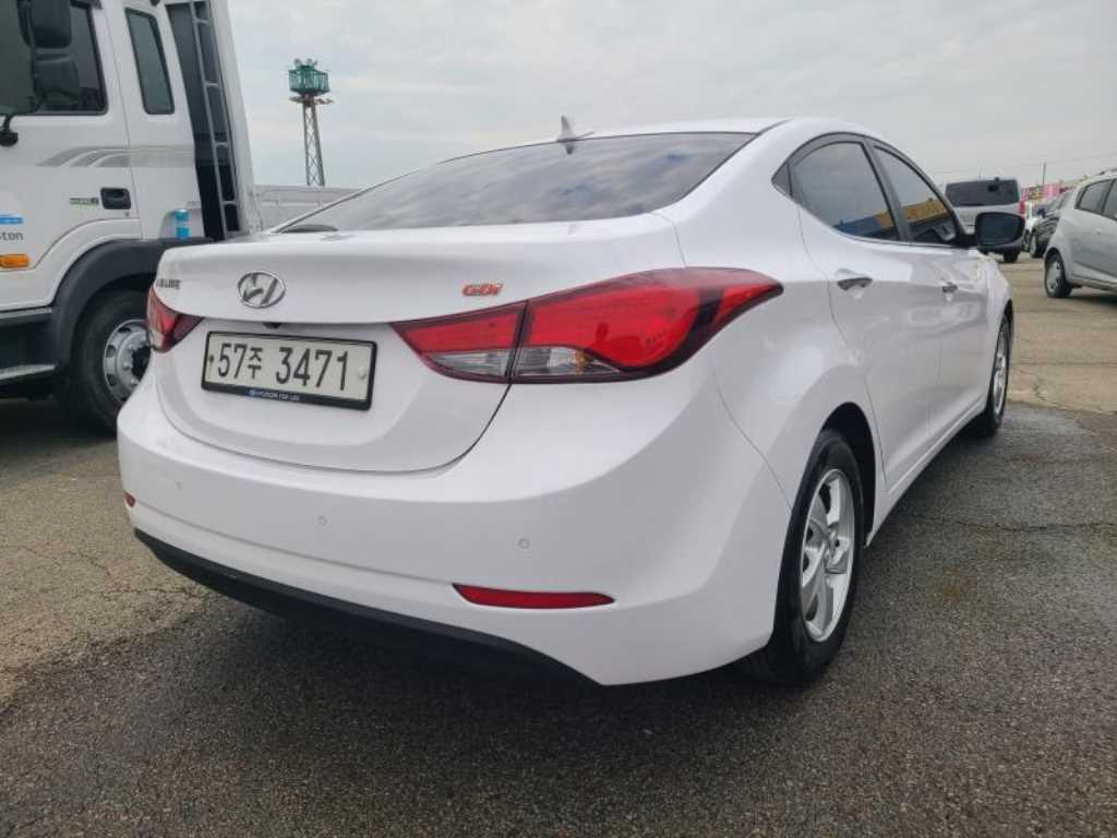HYUNDAI Avante - Vista 5