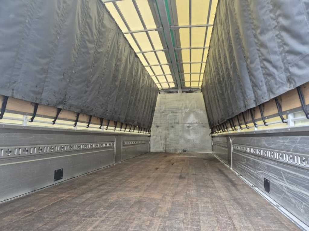 medium and large cargo truck - Vista 7