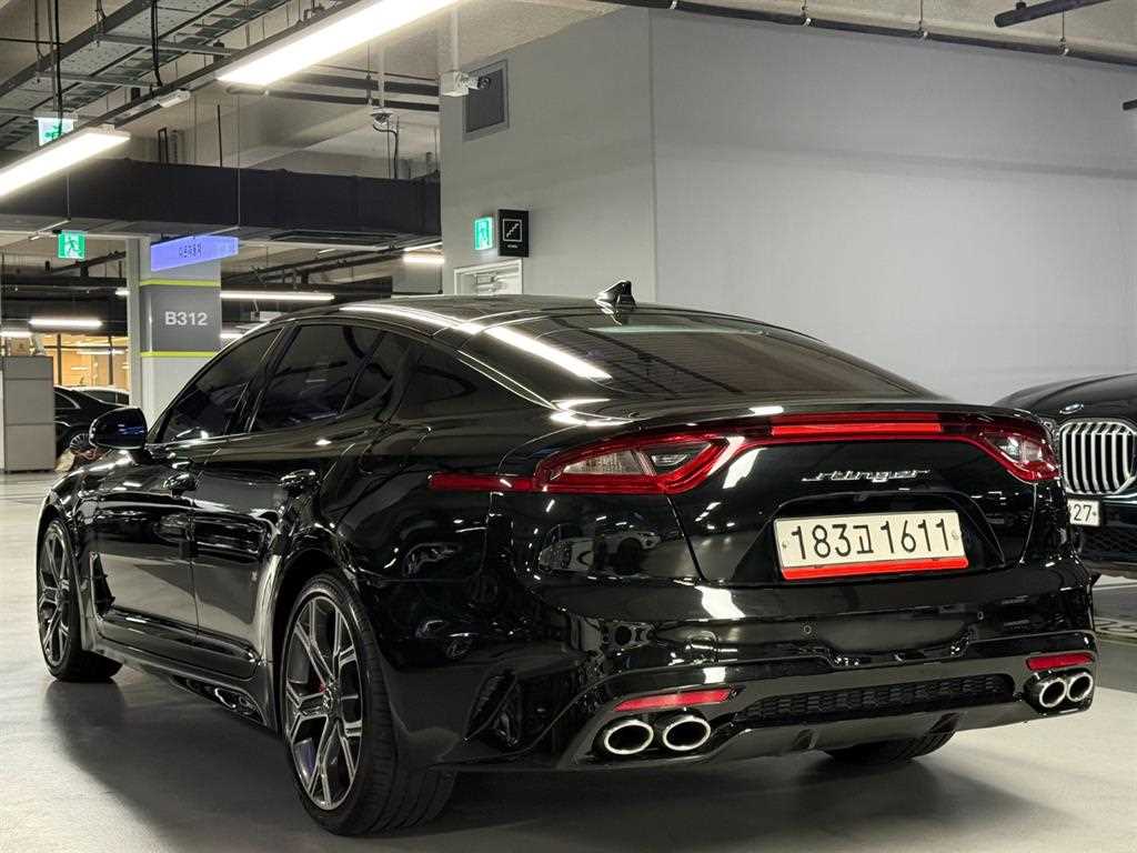 KIA Stinger - Vista 4