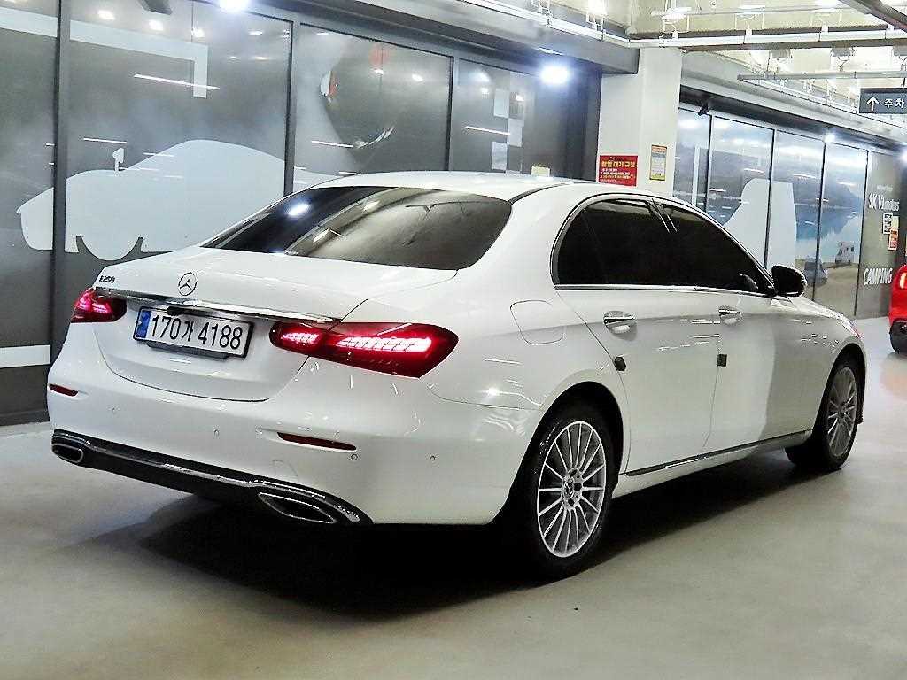 Mercedes Benz E class - Vista 4