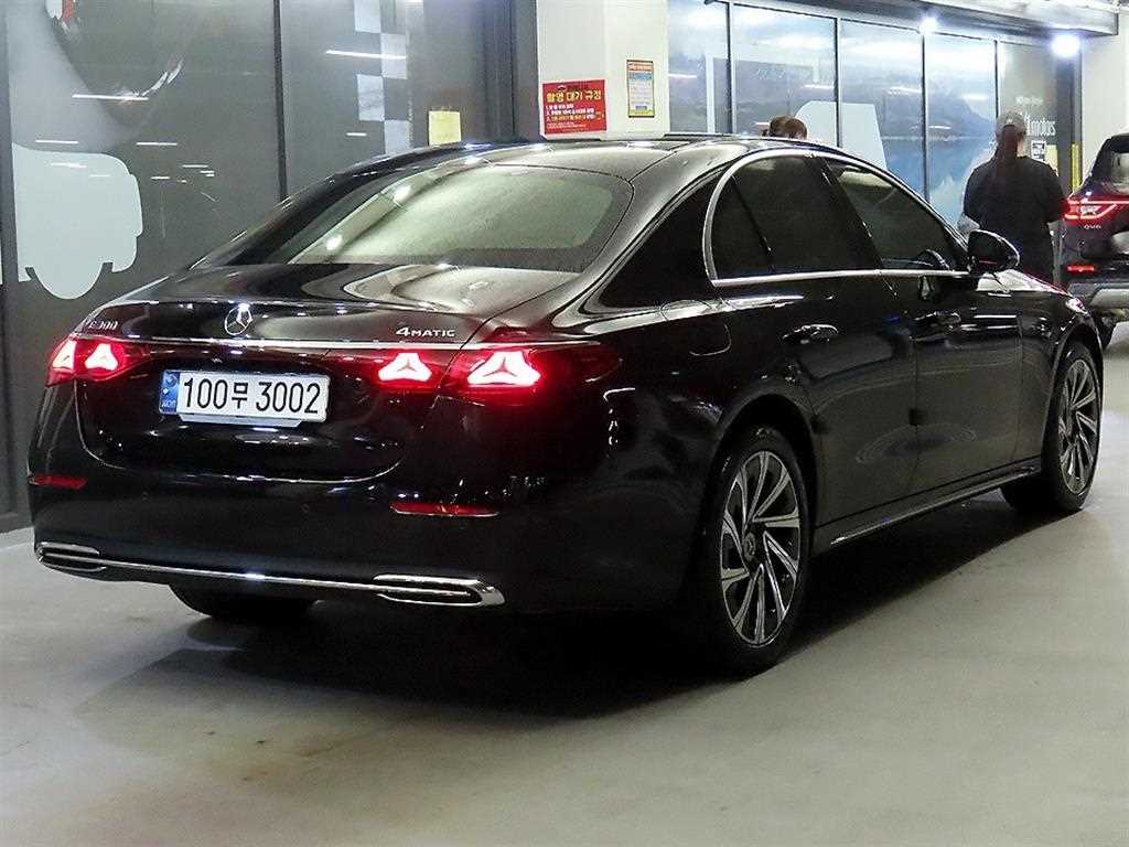 Mercedes Benz E class - Vista 4