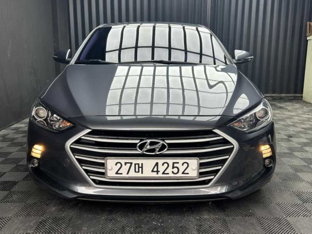 HYUNDAI Avante - Vista 2