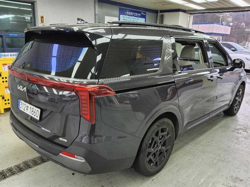 KIA Carnival - Vista 5