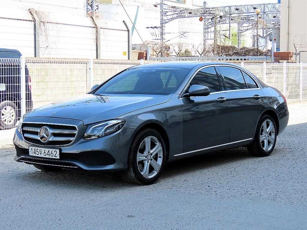 Mercedes Benz E class - Vista 2