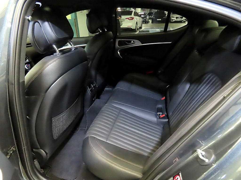 Genesis G70 - Vista 7