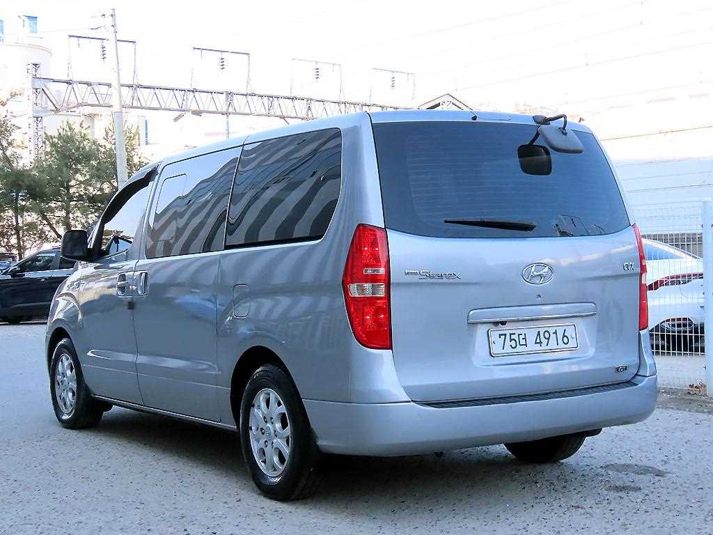 HYUNDAI Starex - Vista 3