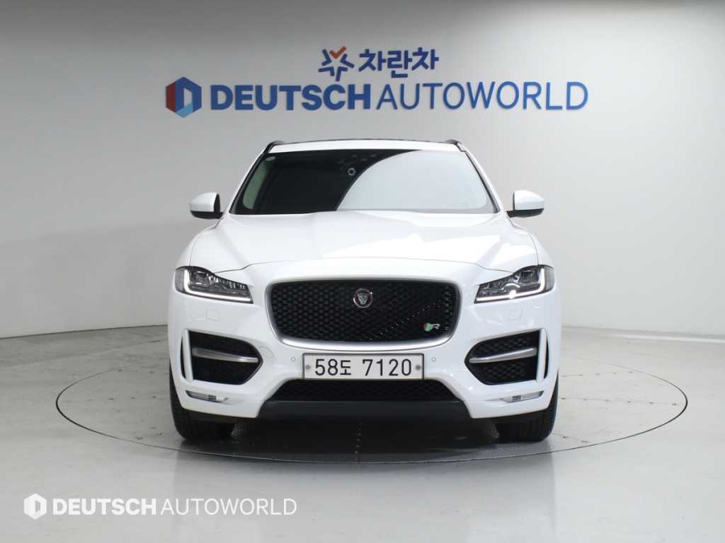 Jaguar F-PACE - Vista 3
