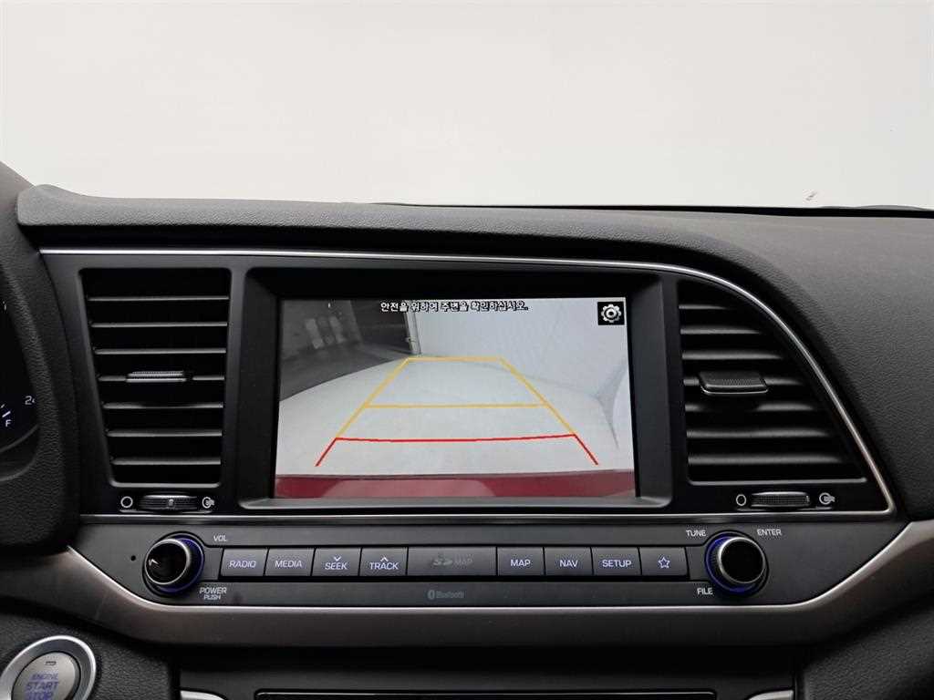 HYUNDAI Avante - Vista 10
