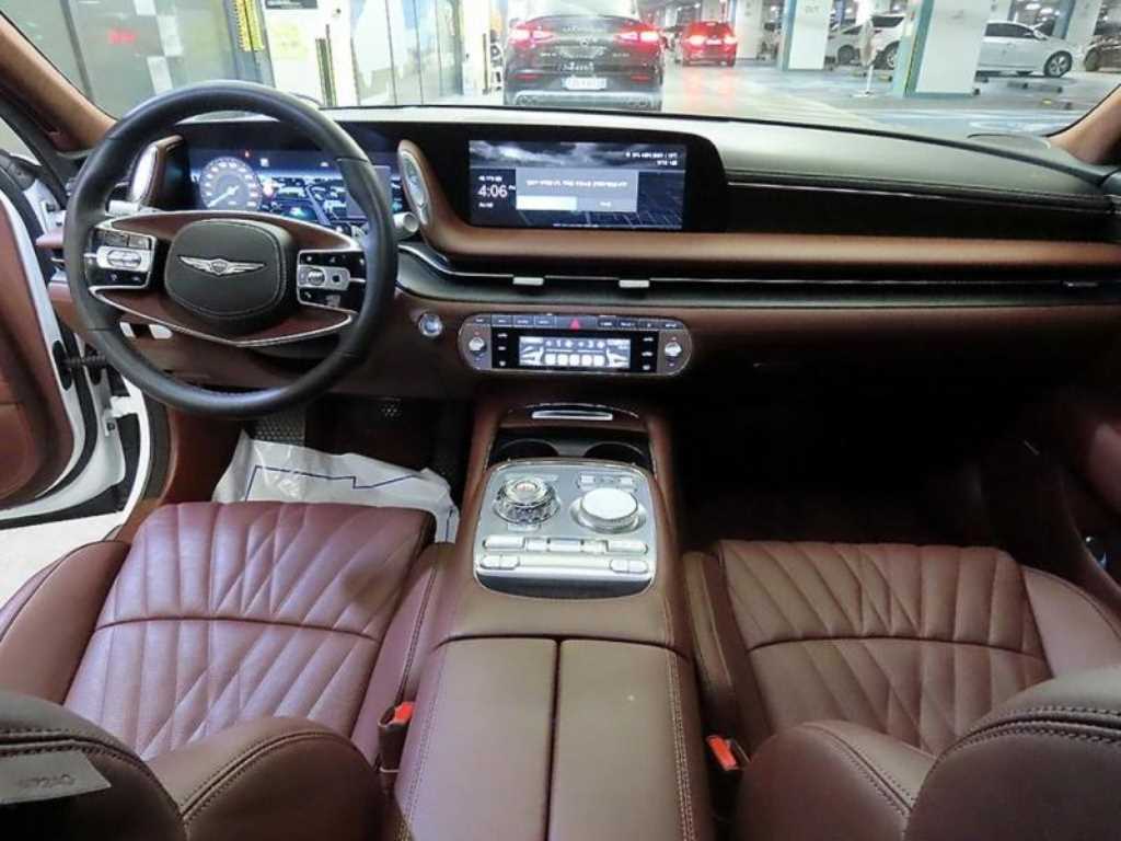 Genesis G90 - Vista 10