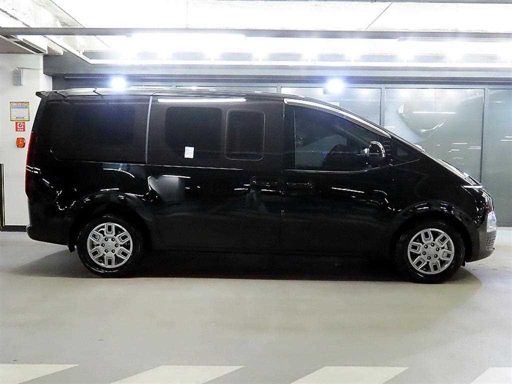 HYUNDAI Staria - Vista 3