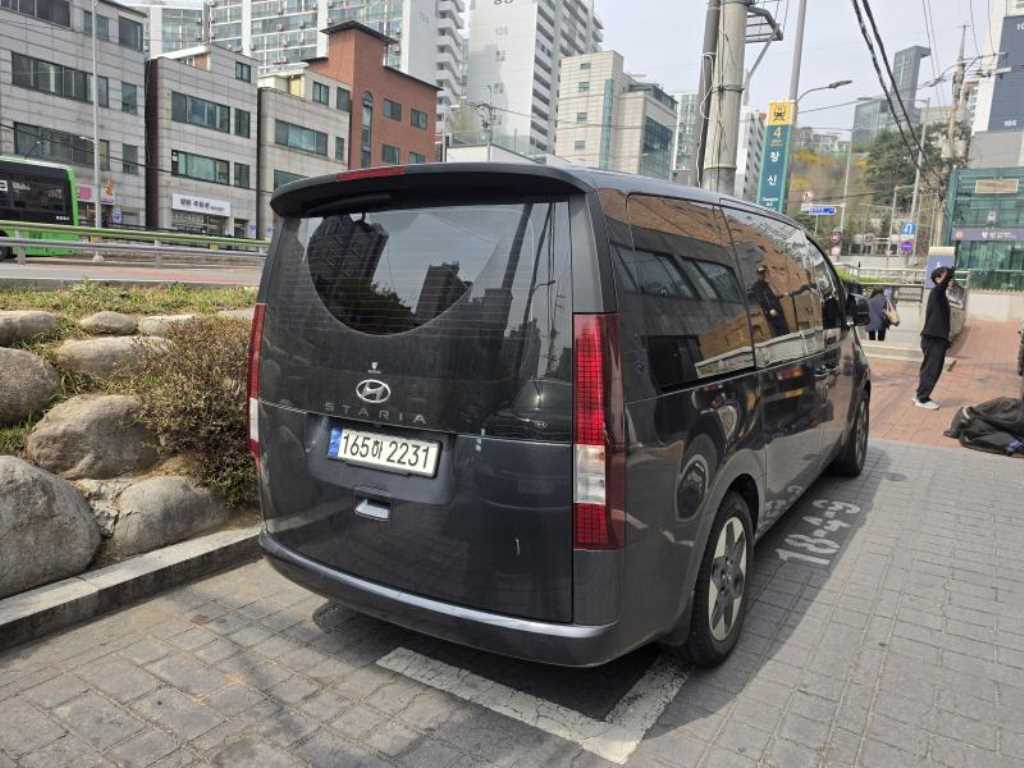 HYUNDAI Staria - Vista 2