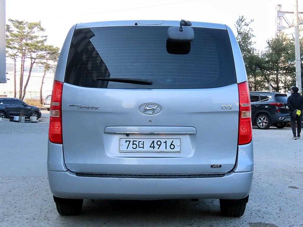 HYUNDAI Starex - Vista 4