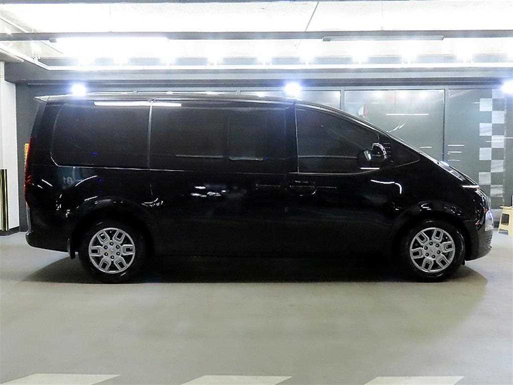 HYUNDAI Staria - Vista 3