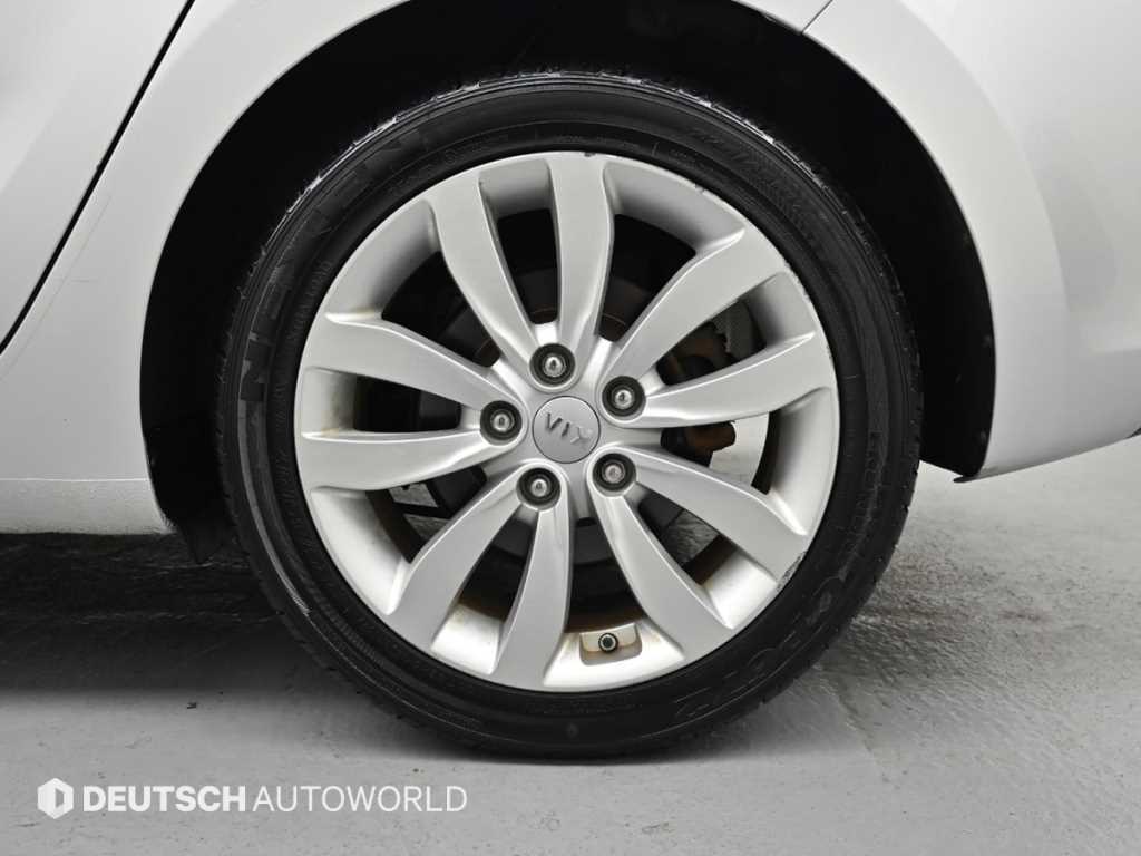 KIA Carens - Vista 6