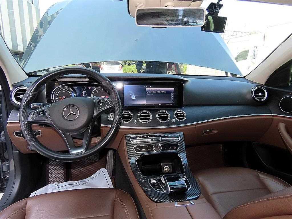 Mercedes Benz E class - Vista 7