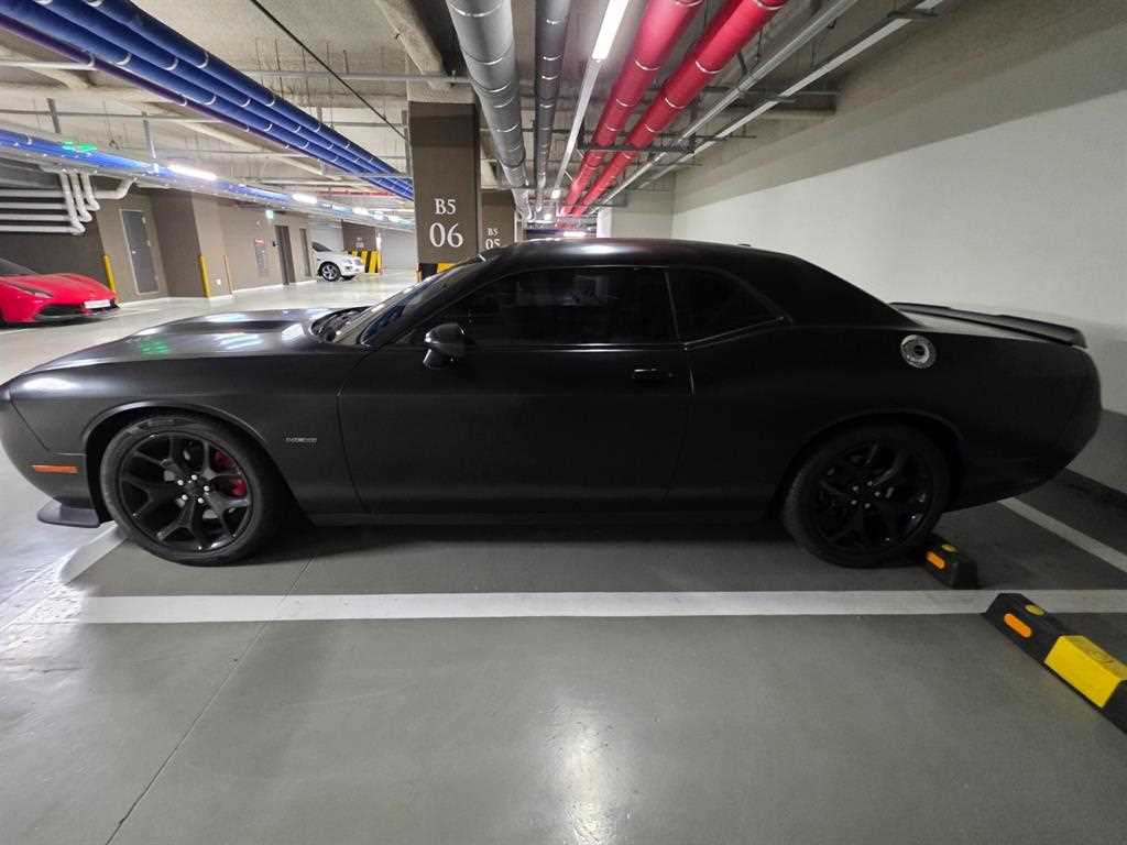 DODGE Challenger - Vista 5