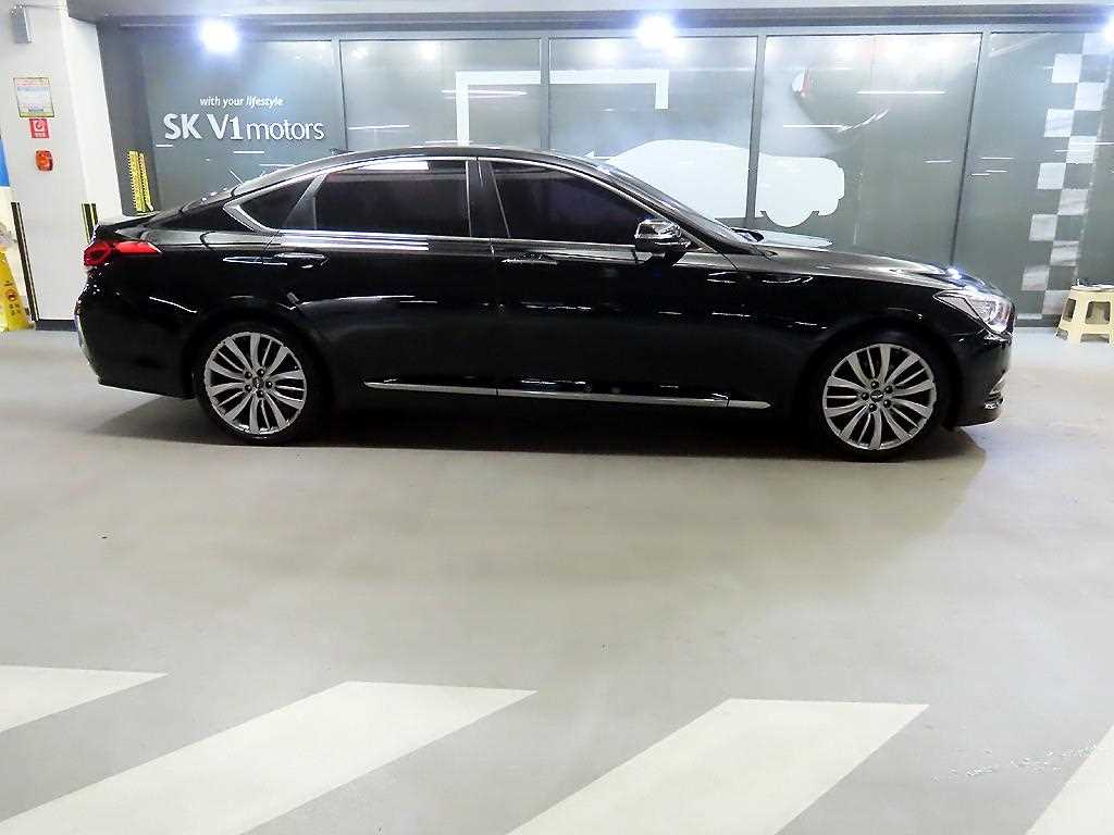 HYUNDAI Genesis - Vista 3