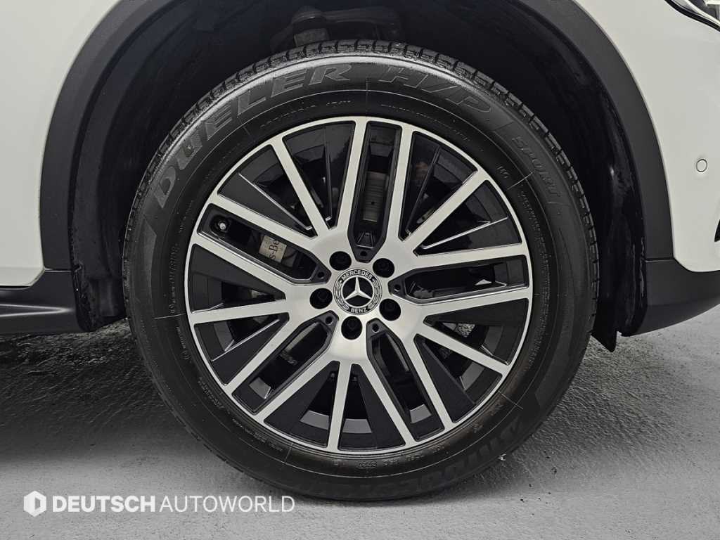 Mercedes Benz GLC Class - Vista 5