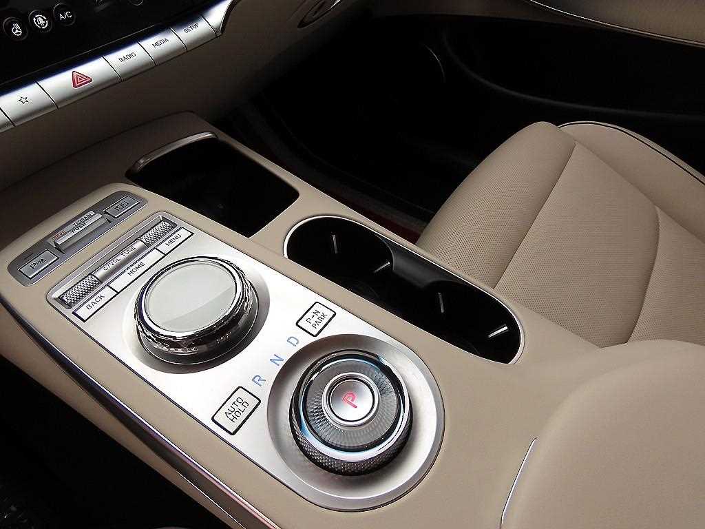 Genesis GV70 - Vista 10