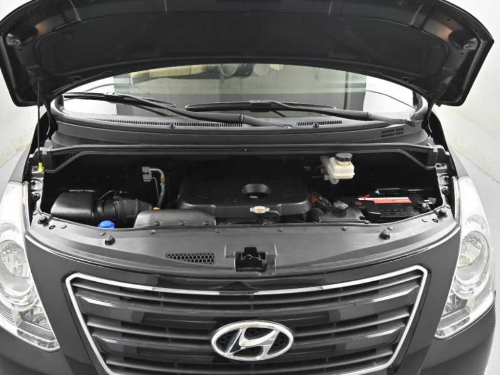 HYUNDAI Starex - Vista 6