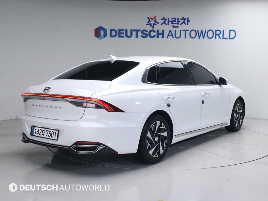 HYUNDAI Grandeur - Vista 2