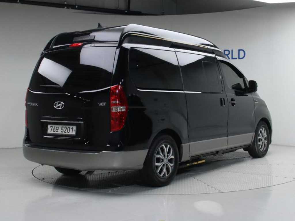 HYUNDAI Starex - Vista 2