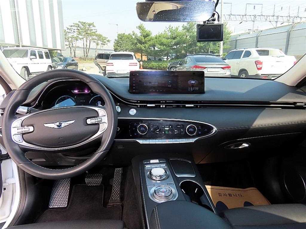 Genesis GV70 - Vista 7