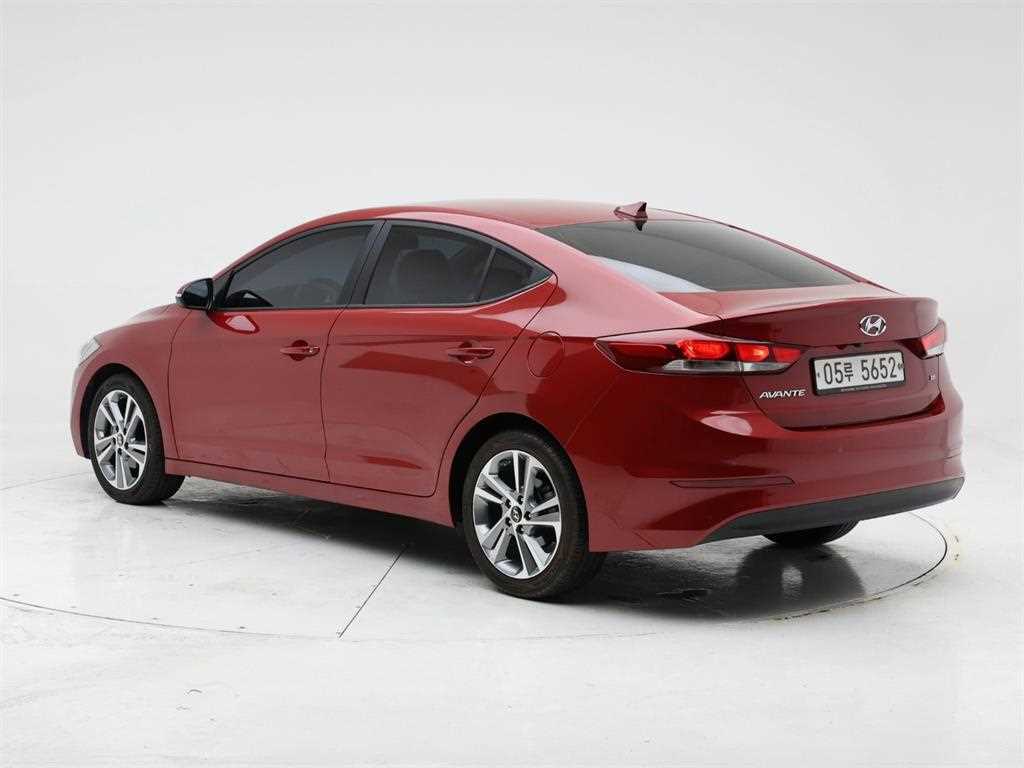 HYUNDAI Avante - Vista 4