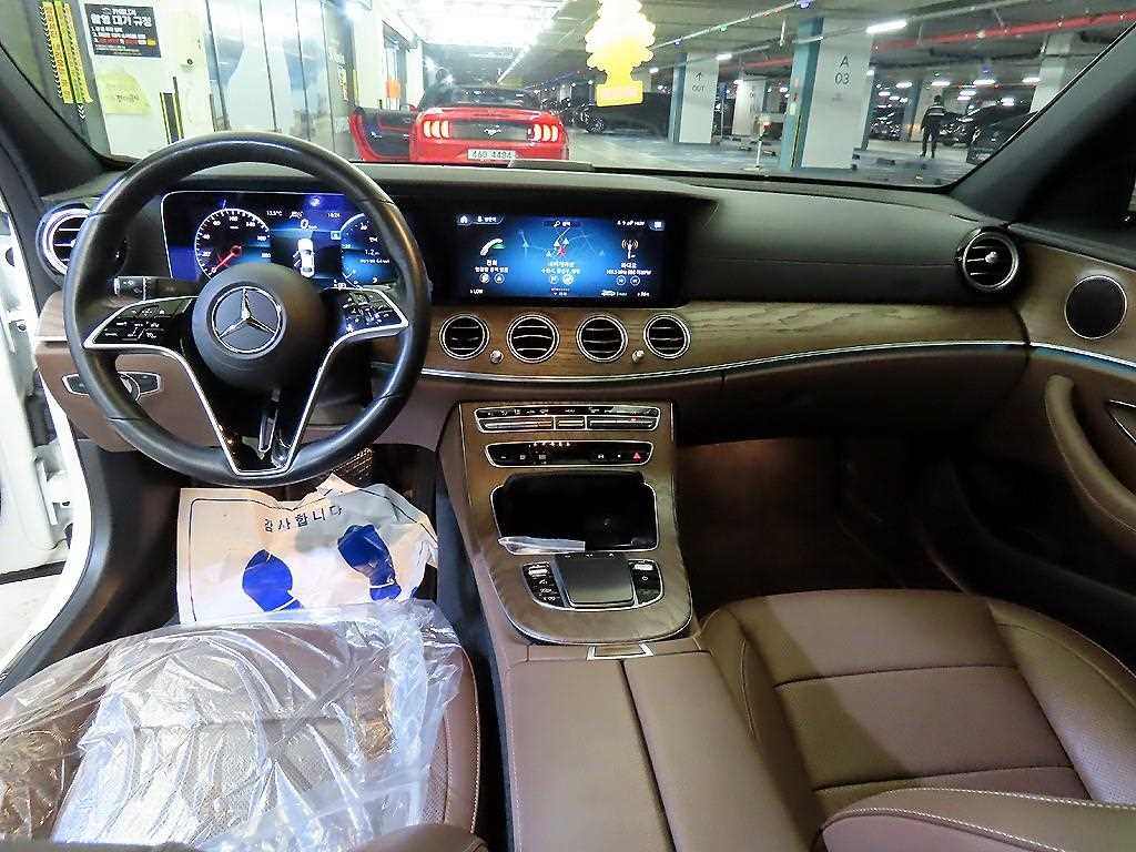 Mercedes Benz E class - Vista 10