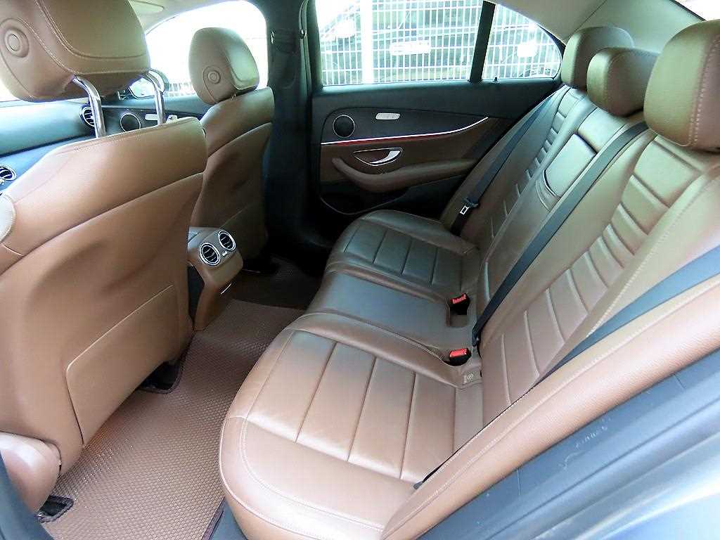 Mercedes Benz E class - Vista 6