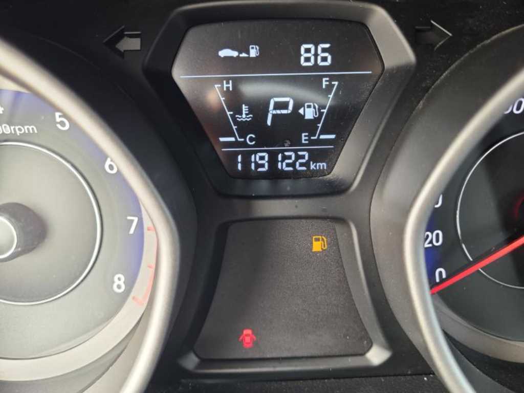 HYUNDAI Avante - Vista 6