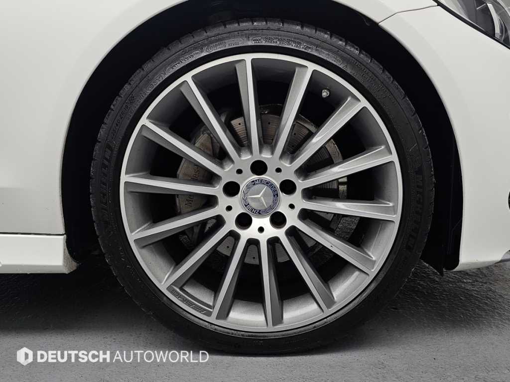 Mercedes Benz C Class - Vista 5