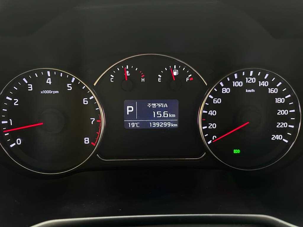 KIA Carens - Vista 5