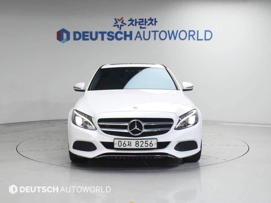 Mercedes Benz C Class - Vista 3