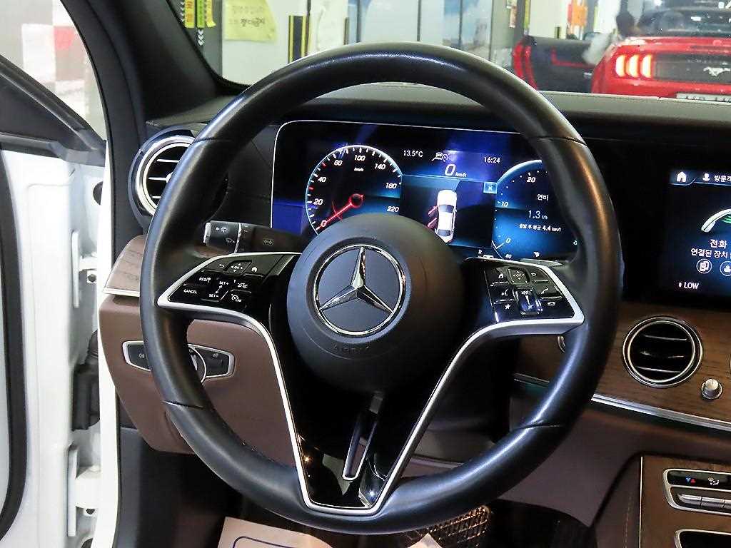 Mercedes Benz E class - Vista 8