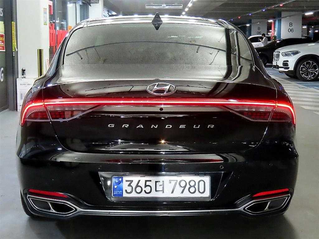 HYUNDAI Grandeur - Vista 5