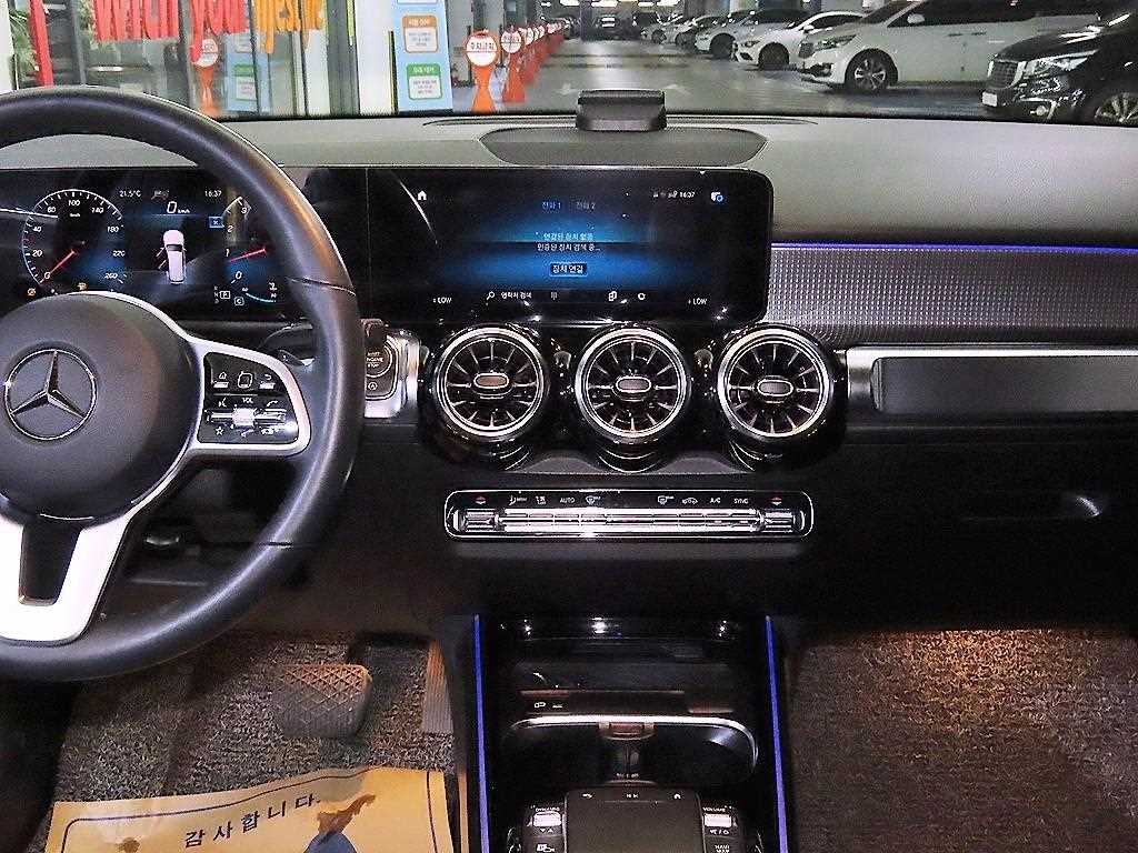 Mercedes Benz GLB Class - Vista 11