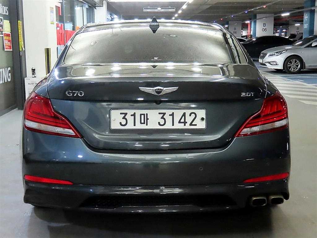 Genesis G70 - Vista 5